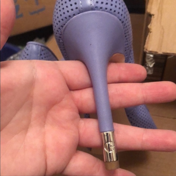 NWOT guess heels - Picture 3 of 4